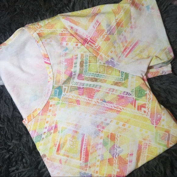 LuLaRoe Classic Tee 💛 Colorful Geometric Pattern - Picture 6 of 6
